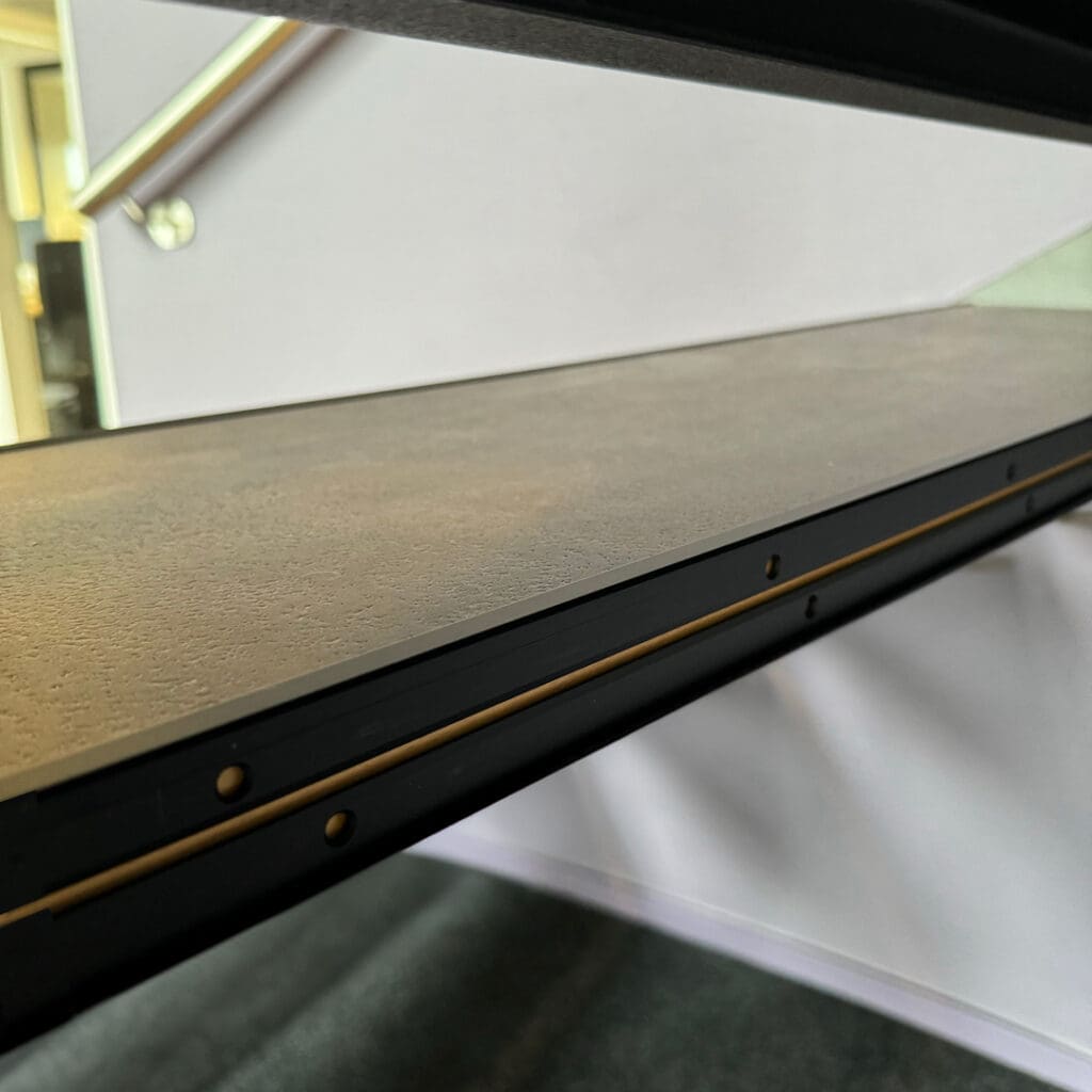 Co-pro open trapprofiel achterzijde pvc rvs